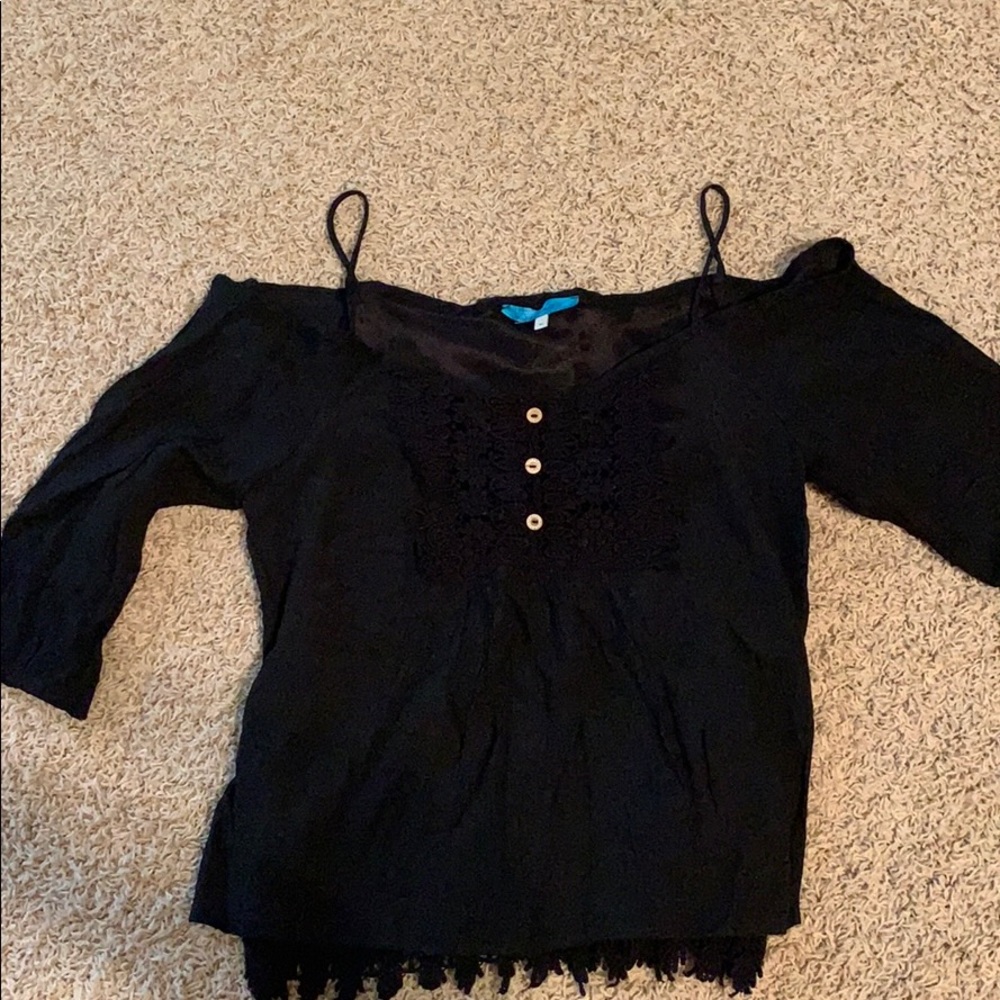 Open shoulder shirt- francescas